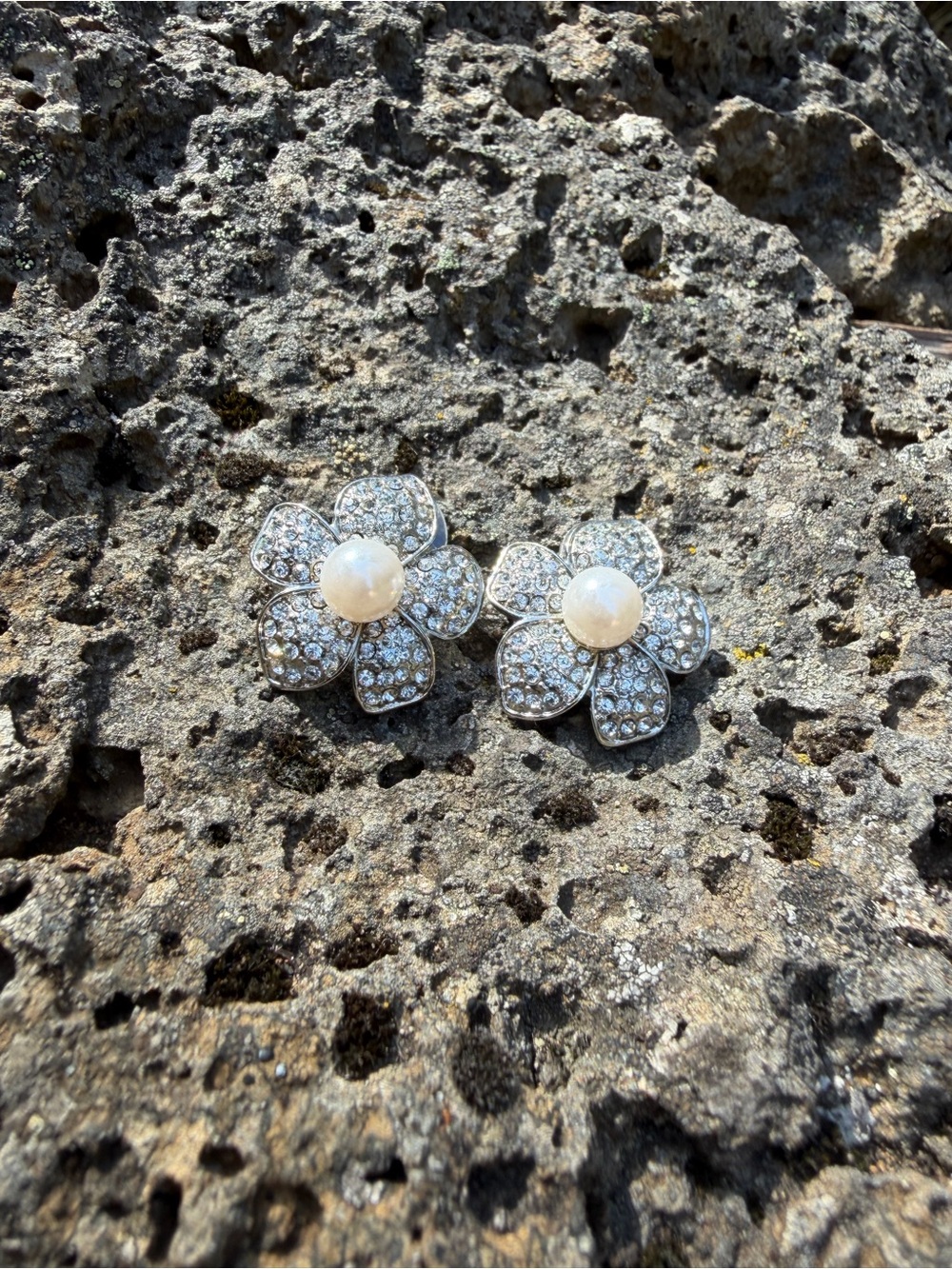 Faux Pearl-Center Silver Flower Stud Earrings - Elegant Women Jewelry